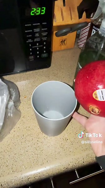 Unlocking Pomegranate Secrets: Open and Enjoy