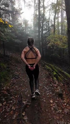 Jogging in handcuffs in the forest in fall / Joggen in Handschellen im Herbst im Wald - Wintzenheim