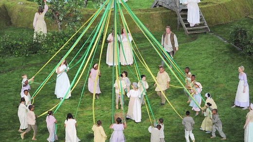 Queen Elizabeth opens London Games