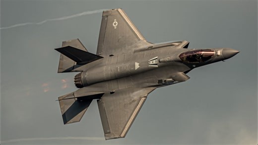 When the F-35 roared over Dubai in full display