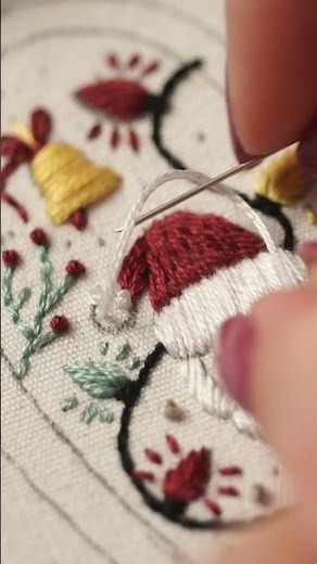 How to embroider the Santa on a Merry Christmas ornament 🎁