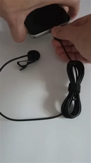 Unplug clip-on lavalier microphone USB-C from type C port after using on the Android phone #shorts