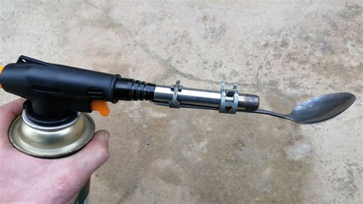 Few people know about this function of gas torch and spoon
