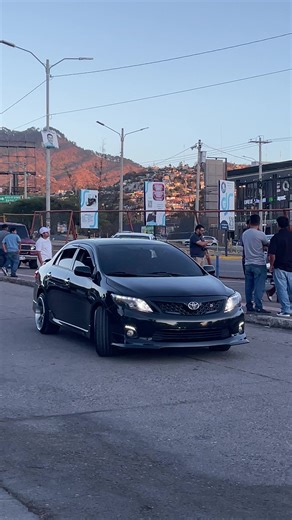 Y esa 2013 Robando miradas🖤 #fyp #viral #parati #amigostiktok #robandomiradas👀🤤