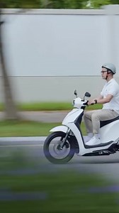Nâng tầm trải nghiệm với Dat Bike Quantum S mới ra mắt 👉 Xe máy điện đi 285km/lần sạc. Tốc độ đến 100km/h. Trả trước từ 7 triệu Tính năng, công nghệ đỉnh nóc, kịch trần, phấp phới: - Khởi hành ngang dốc (Lần đầu tiên có trên xe 2 bánh): Giữ xe không bị trôi ngược khi nhả phanh trên dốc nghiêng - Tổng dung tích cốp kỉ lục Việt Nam: 44 lít. 👉Hệ thống cửa hàng đang mở rộng toàn quốc. Đến ngay store Dat Bike để lái thử miễn phí! ________________________ Lái thử miễn phí tại các cửa hàng: dat.bike/