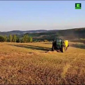 Remember the 5 star review from yesterday? ⭐ It's Mr. Farcas with his Claas Rollant 520RC in Romania. Check out the machine in action 🚜💨 | E-FARM.COM