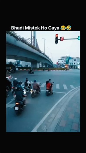 Subhadip Makhal on Instagram: "1997년 개봉한 영화 Titanic은 잭과 로즈의 운명적인 사랑을 통해 비극 속에서도 오래 남는 감정의 깊이를 보여주는 작품입니다. 화려한 연출보다 인물의 감정에 더 집중한 제임스 카메론 감독의 스타일은 지금 다시 봐도 묘하게 가슴을 울리죠. 배가 침몰하는 장면이 아닌, 두 사람이 서로를 바라보던 순간들이 더 강하게 기억에 남는 영화이기도 합니다. 이 감정을 완성해주는 곡이 바로 셀린 디온의 *“My Heart Will Go On”*입니다. 처음 들으면 잔잔한데, 어느 순간 자연스럽게 가슴이 벅차오르는 느낌을 줍니다. 특히 후반부의 고조되는 보컬은 영화 속 잭과 로즈의 마지막 장면과 겹쳐지면서 괜히 마음이 서늘해지기도 하고요. 많은 분들이 “이 노래가 나오면 왜 그 장면이 자동으로 떠오르는지 모르겠다”고 말하는데, 그만큼 영화와 음악이 자연스럽게 얽혀 있는 곡입니다. 1998년 아카데미 주제가상을 비롯해 여러 상을 휩쓴 건 단