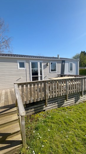 Nos mobil-homes en location sont prêts à vous accueillir ✨☀️ Réservations possibles sur notre site internet https://www.escale-camping.fr/locations/ ! | Camping l'escale