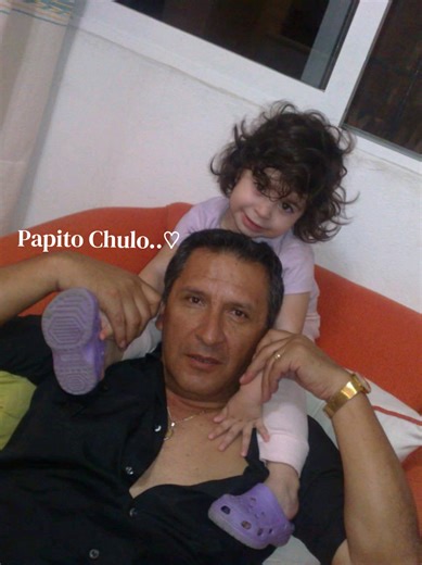 Papá… ya van a pasar 3 años desde que partiste, y la verdad es que no hay un solo día en el que no te extrañe a veces parece que fue ayer cuando podía escucharte, abrazarte o simplemente compartir un momento contigo, y otras veces duele darme cuenta de cuánto tiempo ha pasado sin ti extraño cada momento que vivimos juntos, incluso los más pequeños, esos que antes parecían tan simples pero que ahora significan todo para mí extraño tus palabras, tus consejos, tu forma de hacerme sentir segura, y s