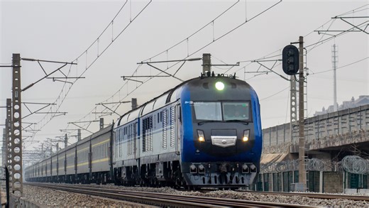 都在拍Z4068,老旧车迷也来凑凑热闹！Z4068 合肥-北京 京局京段DF11G重回合肥