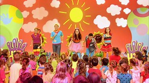Who else remembers this beloved song🎶🎶? Come and singalong with us #Hi5Singalong 🎤🎙️! And visit our YouTube (@Hi5World) for more goodies 😍💓 #hi5 #australia #singalong #singalongchallenge #themesong #musicmonday #hi-5 #love #fam #memories #throwbacksongs #childhood #sing #karaoke #fyp #foryou #foryourpage #preschool #dance #music #catchy | Hi-5