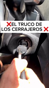 Incredible! So you can get your car key out of the car just with two hair clips 😱🔑........ Increíble! Así puedes sacar tu llave del auto solo con dos pinzas de pelo 😱🔑…….. #car #hack #ideas #family | Cerrajeros Master Locks
