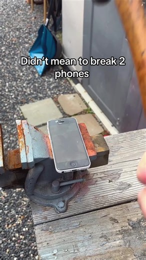 Smashing iPhone therapy. Turn it on and off again #fyp #foryoupag #trending #iphone #broken