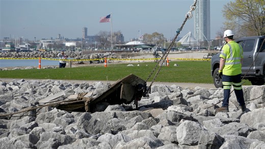 Watch the Deep Thought salvage crew remove the pontoon boat stuck in Lake Michigan