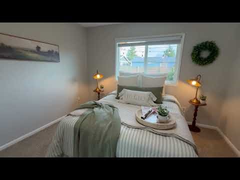 812 SW CYPRESS ST. - Fresh and inviting, easy, low-maintenance home!