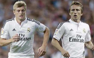 尼玛踢FIFA第128期皇马套ZD合集: 银河战舰双核轰世界波 皇马新10号左脚不输J罗