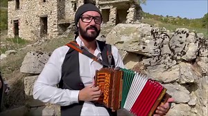 246K views · 10K reactions | NICOLETTA (tarantella) creata da NICOLA SCACCHIA e depositata SIAE da ENZO SCACCHIA. BASE disponibile nelle tonalità RE e SOL | Enzo Scacchia | Facebook