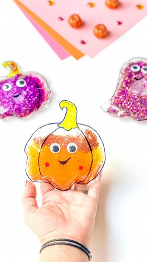35K views · 79 reactions | So much fun to make and squish! To make our diy sensory bags we used laminator pouches, water, food colouring and sparkles, sealed with hair straighteners! #SensoryBag #sensoryplay #diysensoryplay #sensorybags #sensoryplayideas | 4plusmama | Facebook