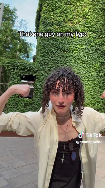 In case you needed a daily dose of biceps you’re welcome . . . @lcopperwheat #relatable #fun #biceps #girls