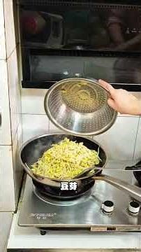 媳妇做菜太愁人了.除了强词夺理就是手忙脚乱.能完整的做完菜真不容易#家常菜 #夫妻日常 #美食