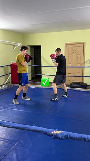 1. Not moving head out of attack line and not rotating hip 2. Standing upright while blocking makes you fall back 3. Over rotating, over leaning, over bending with the defensive moves #boxing #boxer #boxingtips #boxingtraining #boxingskills #boxingtechnique