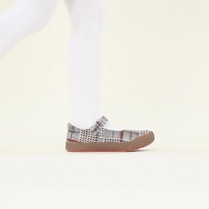 Approved by the American Podiatric Medical Association for promoting healthy foot development 💜 pediped.com | pediped Footwear