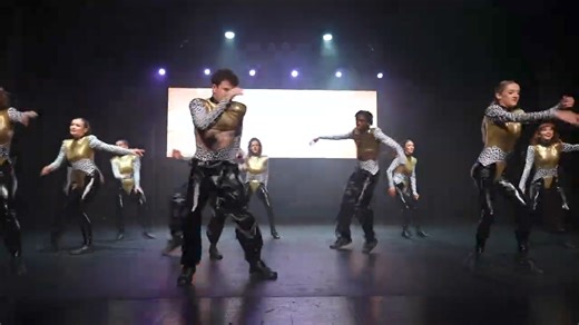 4.2K views · 78 reactions | La evolución de la música dance interpretada por una mezcla de estilos de baile urbano y danza contemporánea. Cultura Dance en un solo video. Interpretación, musicalización, vestuario, iluminación, producción audiovisual, pista musical bien elaborada, técnica y talento puro en este hermoso performance. | Dr. Dance | Facebook