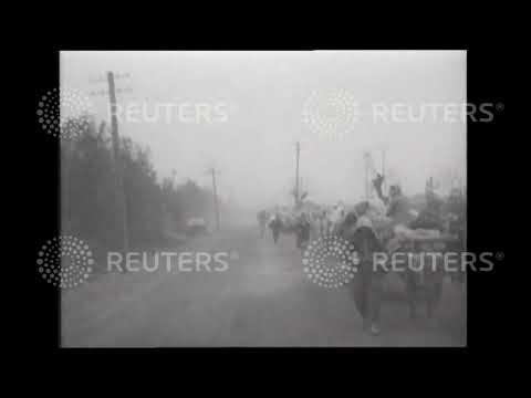 1951 Korean peasants travel south