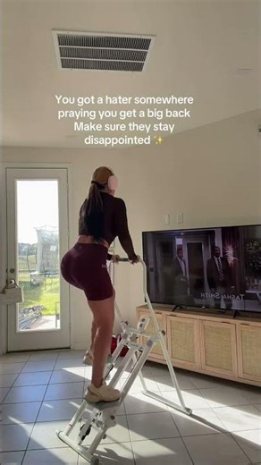 And you can do it at home with this #stairstepper #workoutathome #glutesworkout #snatched