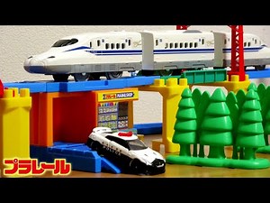 遂に最新鋭の新幹線登場☆プラレール 新幹線N700S確認試験車 立体レイアウトセット トミカが飛び出すブロックショップ 高架レイアウトも楽しめるオルマイティセットです☆