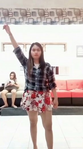 ngintip cd cewek ngangkang