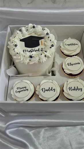 Order Your Custom Graduation Cake Today!