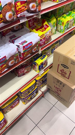 Apa korang rasa ? Seorang supervisor ckp dkt staff sndiri mcm tu ? Dgn ad customernya ? Atlest bawah dia pergi blkg ckp elok ii . Klau nk marah g blkg . Tahu plk aku buat ii lalu , dia blh snyum ckp mcm ajk bergurau . Ksian tau , patut pkerja situ masok keluar je . Urmm . Nsib aku tk mntk kje situ dulu 😤.