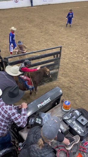 Another Jr ride for you! How awesome are these kids! Follow @Austin Whitmore @Cowboy Fresh #futureofrodeo#rodeo#bullride#bullriding#rodeotok#futurebullrider#rodeolife#rodeotime#jrrodeo