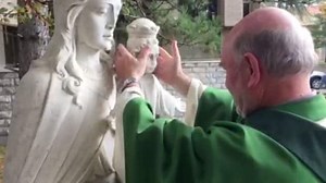 Priest puts baby Jesus head back where it belongs