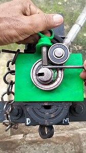 Here's how to make a round chain with homemade tools #chains #diyproject #weldercreative #handycrafts #weldingidea #lifestyle #simpletools #greatidea #widereach #everyone | Dik Max