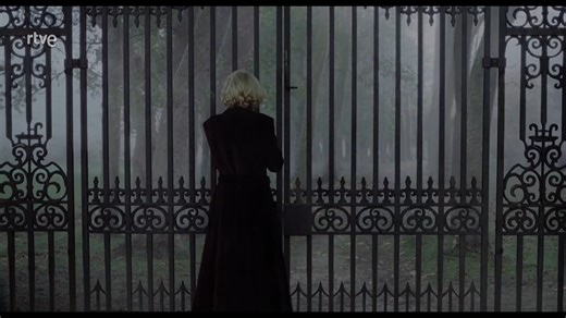 El final explicado de 'Los otros' y los 'oscuros' secretos del rodaje de Alejandro Amenábar y Nicole Kidman.💔 📺Puedes ver la película completa en RTVE play Más información: rtve.es/n/16721867 | La 2 de TVE