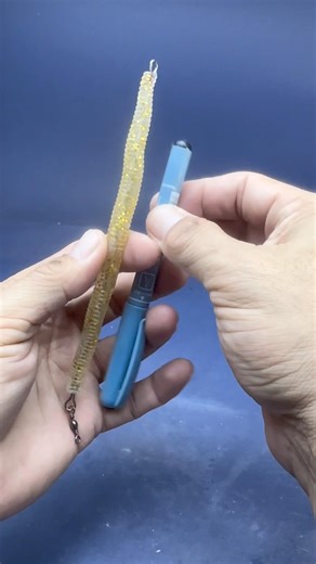 Big Fish Can’t Ignore This Spiral Worm Trick 🎣🔥 #bigfish #fishinghack #diylure #fishingtips