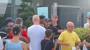 10K views · 410 reactions | Jonathan David’s medical examination finished. Next official photos in the kit, interview, signing of the contract then official announcement.  ⚪️⚫️ | Juventus - Juvefc.com | Facebook