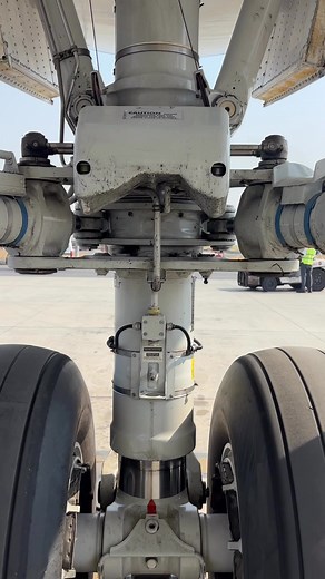 950K views · 8K reactions | Where to insert the bypass pin for Boeing747 #towpin #nosepin #aviation | Orville Wright | Facebook