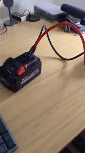 How to fix a Red Green flashing Milwaukee battery!