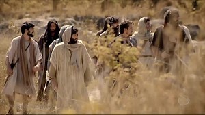 497K views · 49K reactions | Ao ser abordado por dez leprosos buscando por um milagre, Jesus ordena eles irem até os sacerdotes. No meio do caminho a doença começa a sair de seus corpos, mas apenas um deles volta para agradecer a Jesus. | Novela Jesus | Facebook