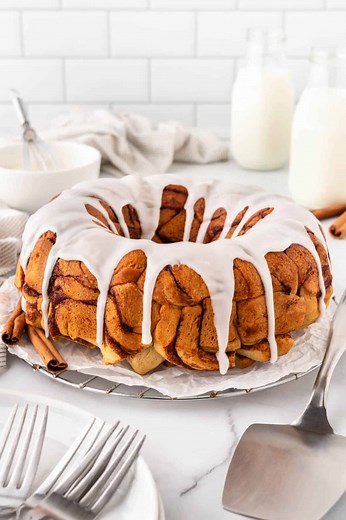 Easy Cinnamon Roll Monkey Bread - Simply Stacie