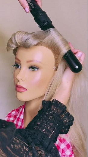 Pin up hairstyle 💋