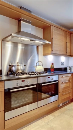 Kitchen goals? These modular kitchen materials, finishes, and layouts are a masterclass in house interior design done right. #ModularKitchen #HomeInteriorDesignIdeas #KitchenDecor 👩‍🍳🧂 | Homebliss