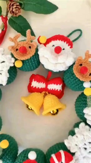 ✨ Bring the Christmas spirit to your doorstep! ✨ This adorable Crochet Christmas Wreath Pattern lets you create a handmade holiday masterpiece featuring Santa, reindeers, snowflakes, stockings, and candy canes — all in one festive wreath! 🎅🎄 Perfect for hanging on your door or wall, it adds a cozy, heartwarming touch that makes your home feel truly merry and bright. 🌟 Beginner-friendly instructions 📸 Step-by-step photos included 💻 Instant digital download (PDF) Click “Shop Now” and start yo