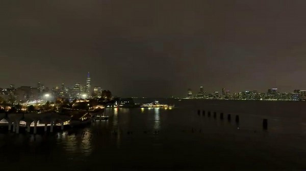 Lightning strikes One World Trade Centre in New York