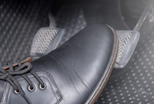 自動ブレーキは後付けできる？補助金とメーカー別の後付け安全装置 | MOBY [モビー]