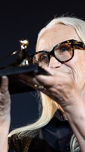 From “The Piano” to “The Power of the Dog”, the multi-award-winning New Zealand director #JaneCampion – in Locarno – talks about festivals, filmmaking and personal life. ➡️ Watch the full video: youtu.be/PzOxO3B14C4 (Set furniture provided by Roche Bobois) Jane Campion: #Locarno77 Pardo d’Onore Manor _ - Video © Shot and edited by CISA, presented by Swisscom - Cover photo © Locarno Film Festival / Ti-Press | Locarno Film Festival