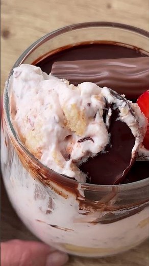 🍓 Yogurette-Tiramisu im Glas: Das cremigste Dessert mit Erdbeeren | Thermomix® Rezept